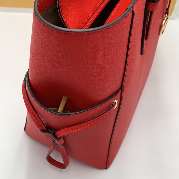 MICHAEL KORS
Gilly Large Saffiano Leather Tote Bag BRIGHT RED COLOR - Picture 9 of 16